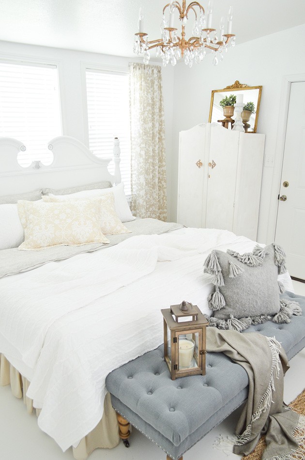 Un dormitor vintage luminos, alb, modern