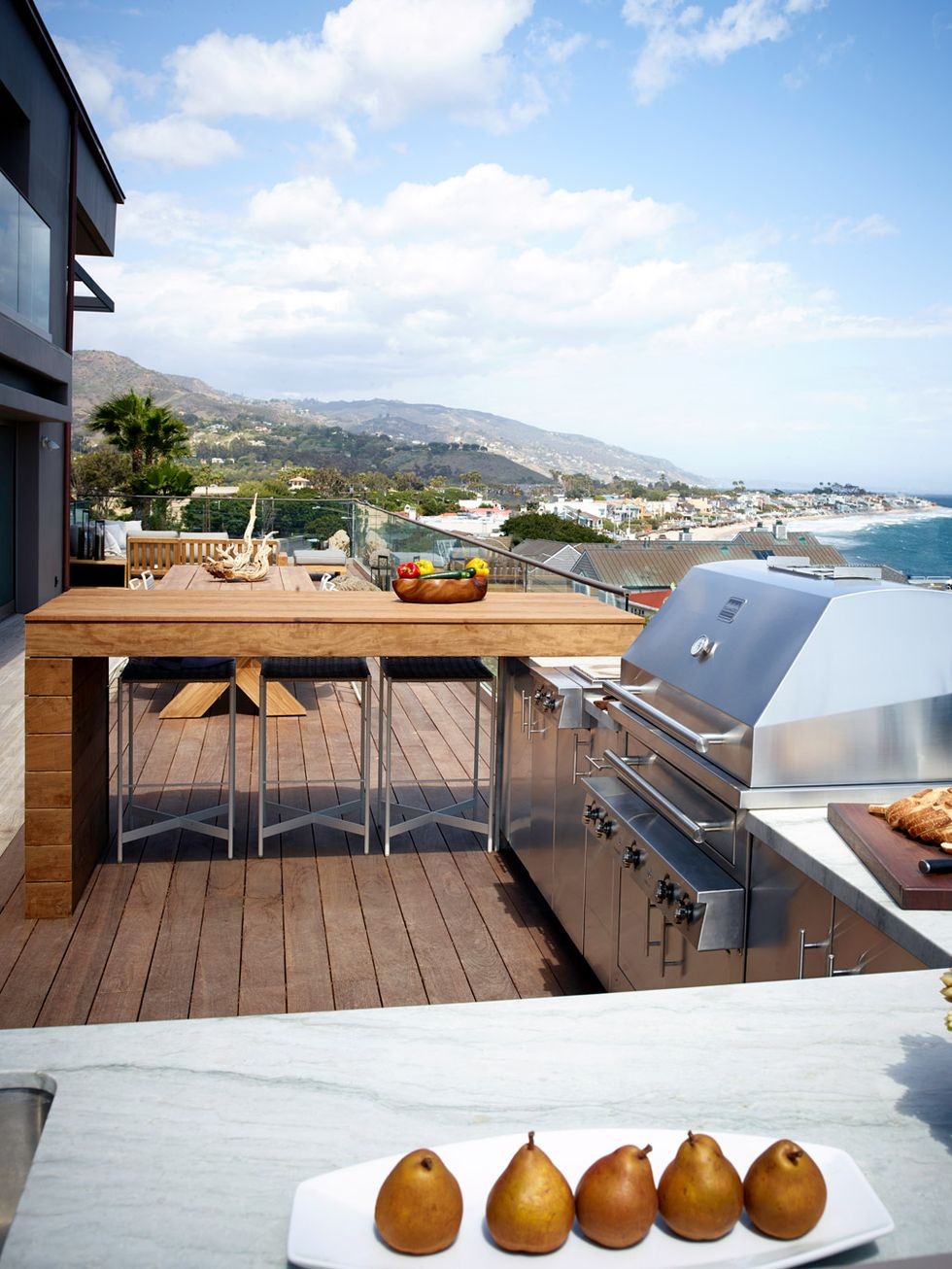 bucatarie in aer liber intr-o mansarda