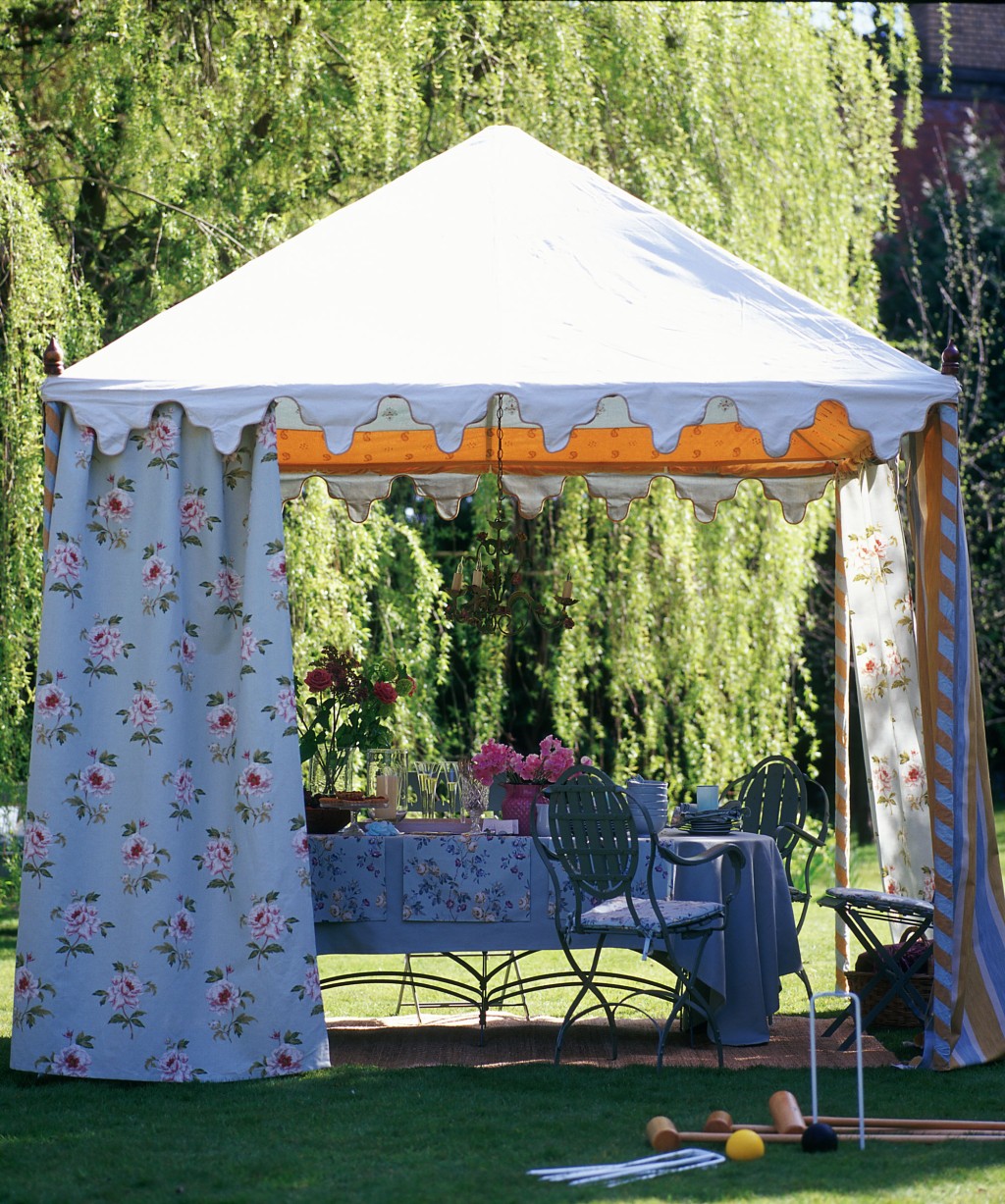 foisor din tesatura in gradina