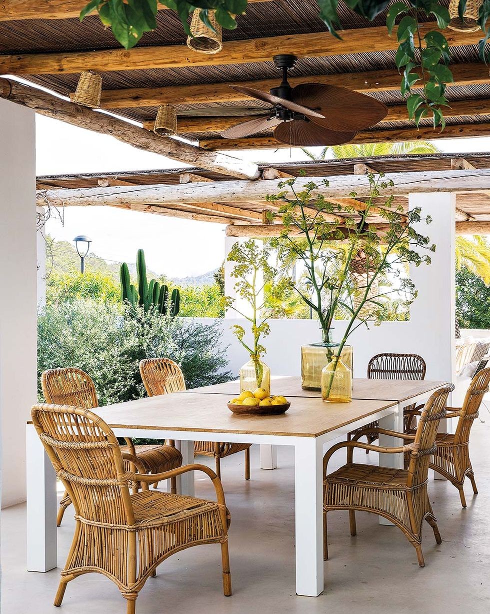 sufragerie din gradina