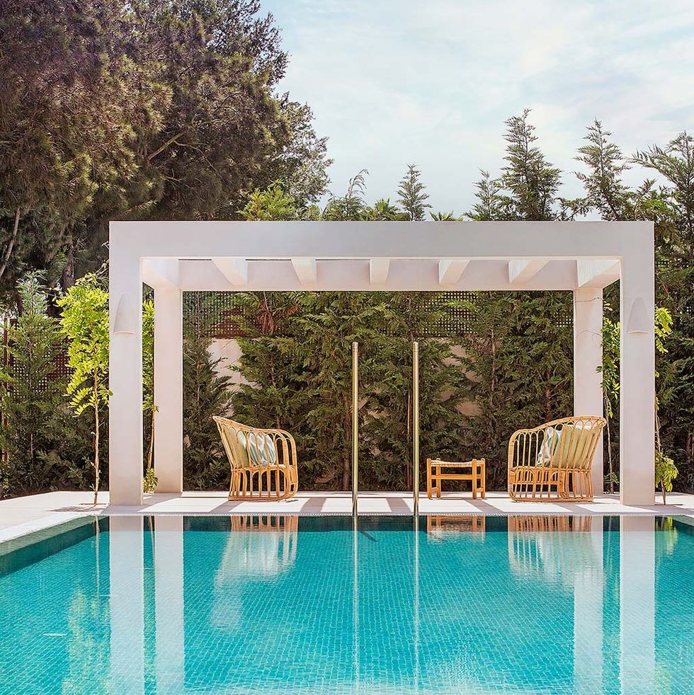 Casa de vacanta renovata in cadiz piscina cu pergola pentru umbra