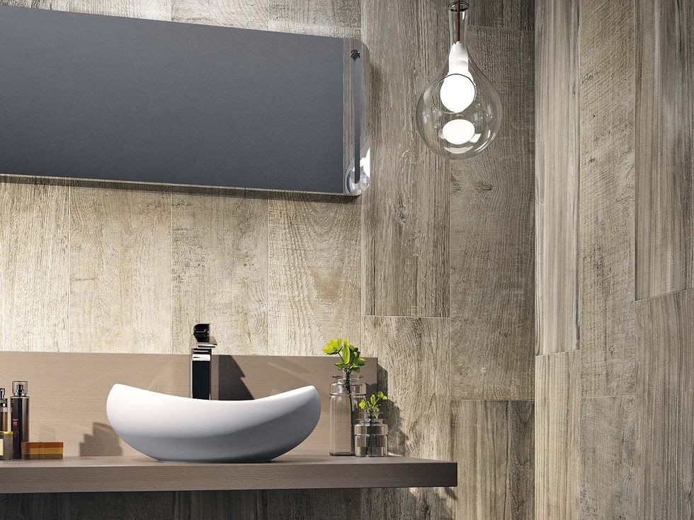 detaliu baie in stil rustic