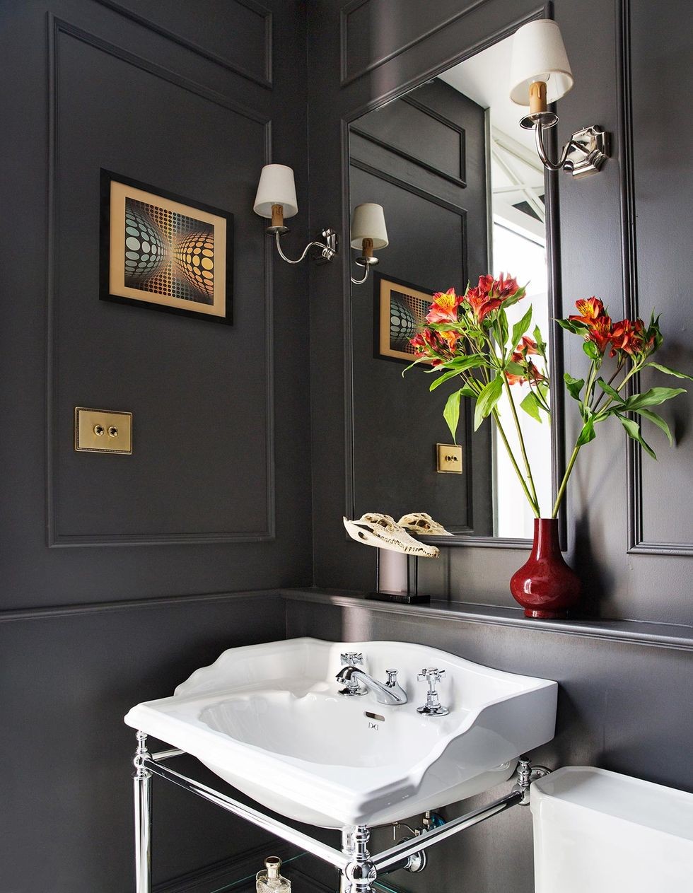 baie clasica cu lambriuri negre