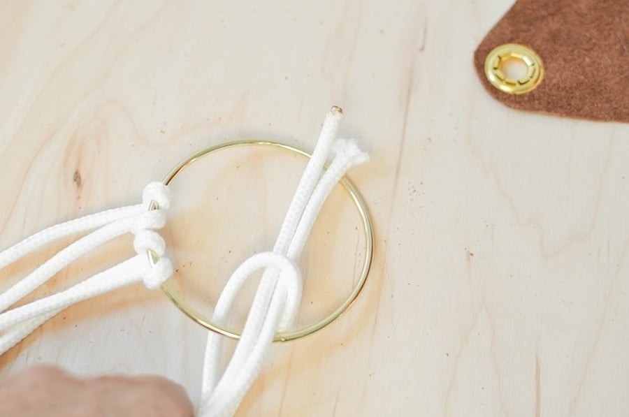 Jardiniera suspendata din piele