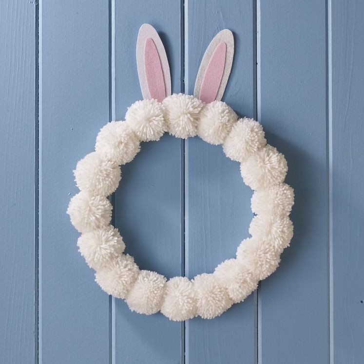 coroana de pompon cu urechi de iepuras