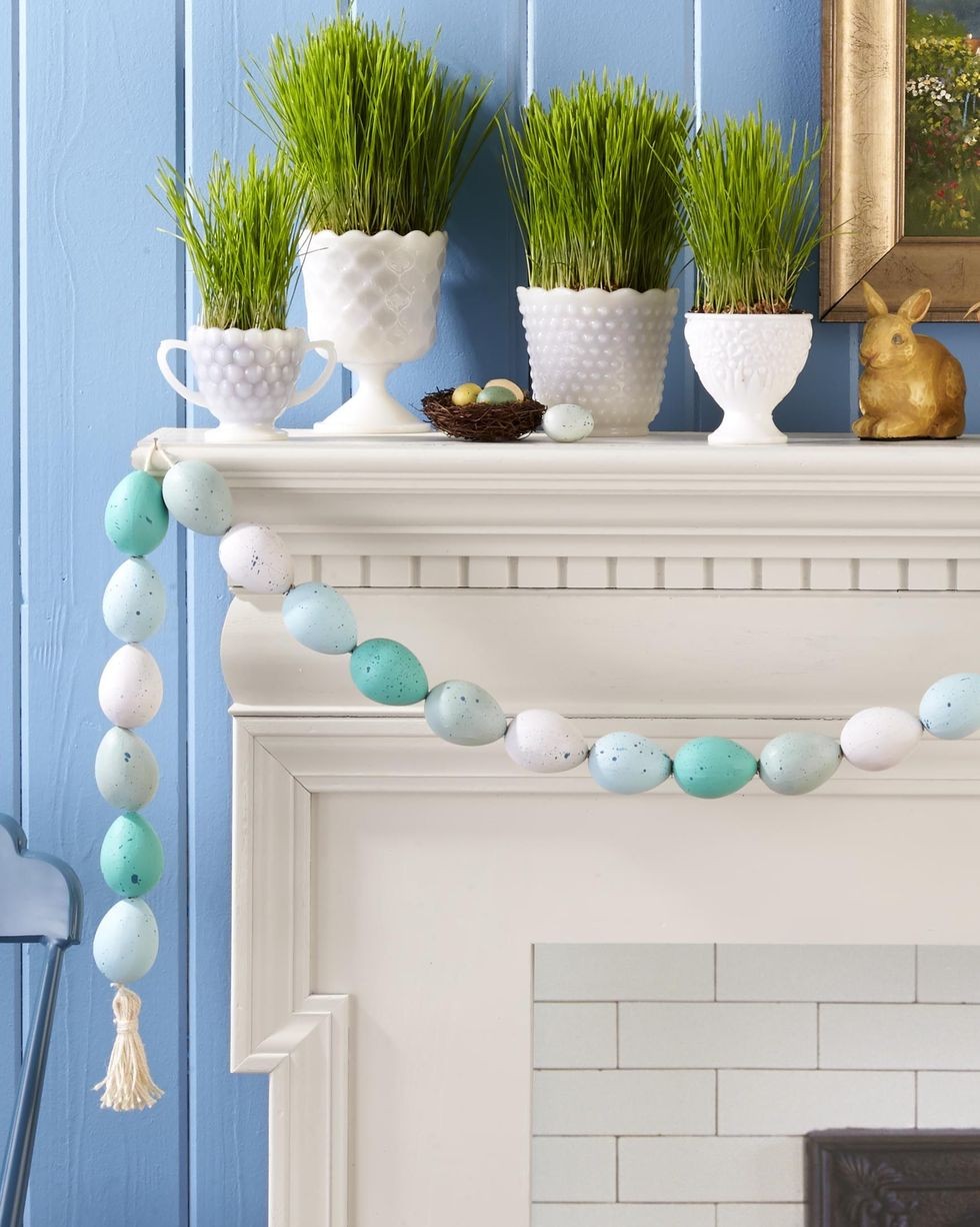 ghirlanda din oua de Paste pestrite