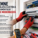 Electrician verifică un tablou electric într-un apartament care necesită modernizarea instalației electrice